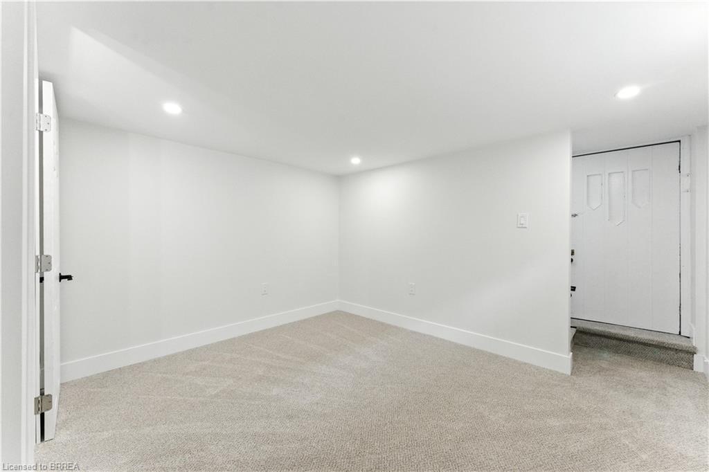 34 North Park Street, Brantford, ON - Indoor Photo Showing Other Room