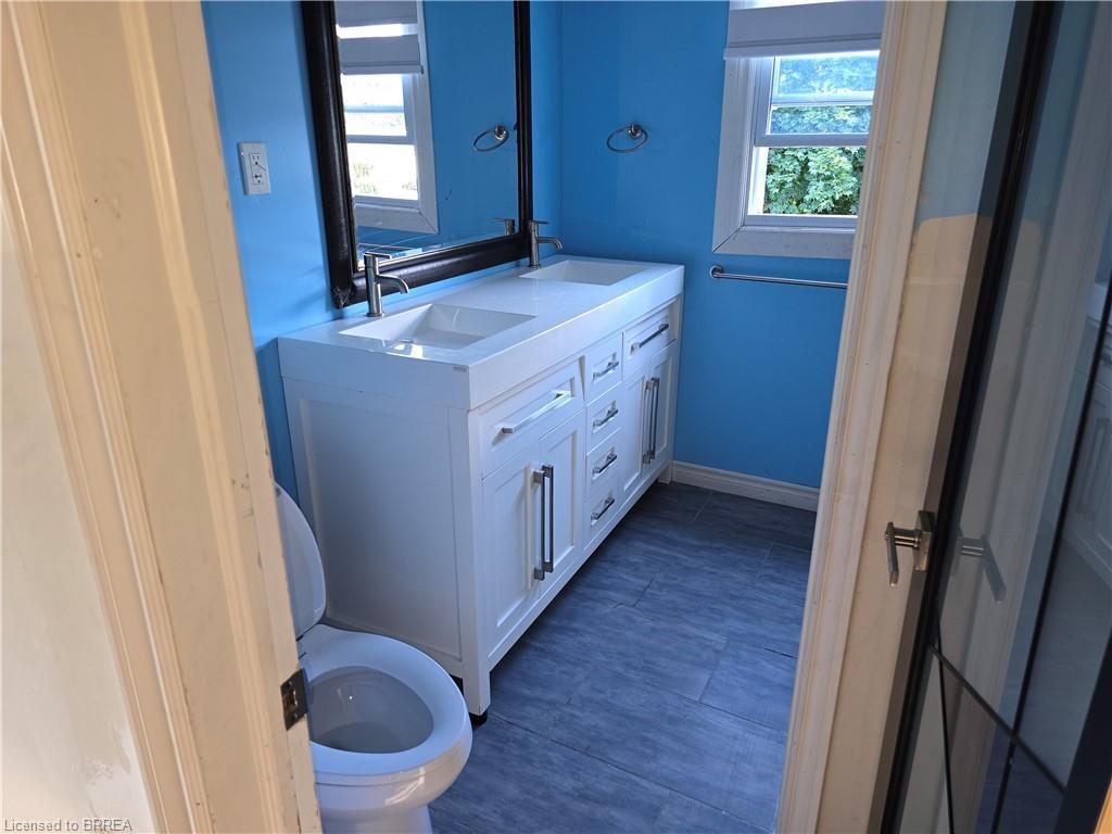 541 Burtch Road, Brantford, ON - Indoor Photo Showing Bathroom