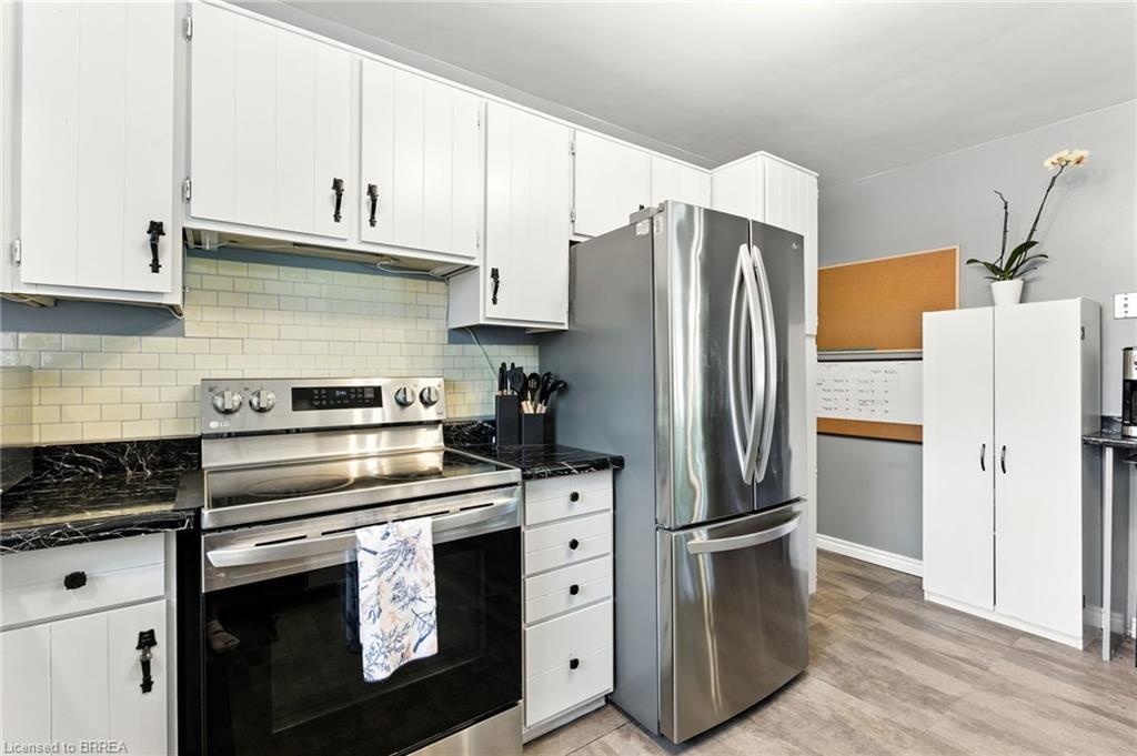 22 Mccammon Street, Paris, ON - Indoor Photo Showing Kitchen