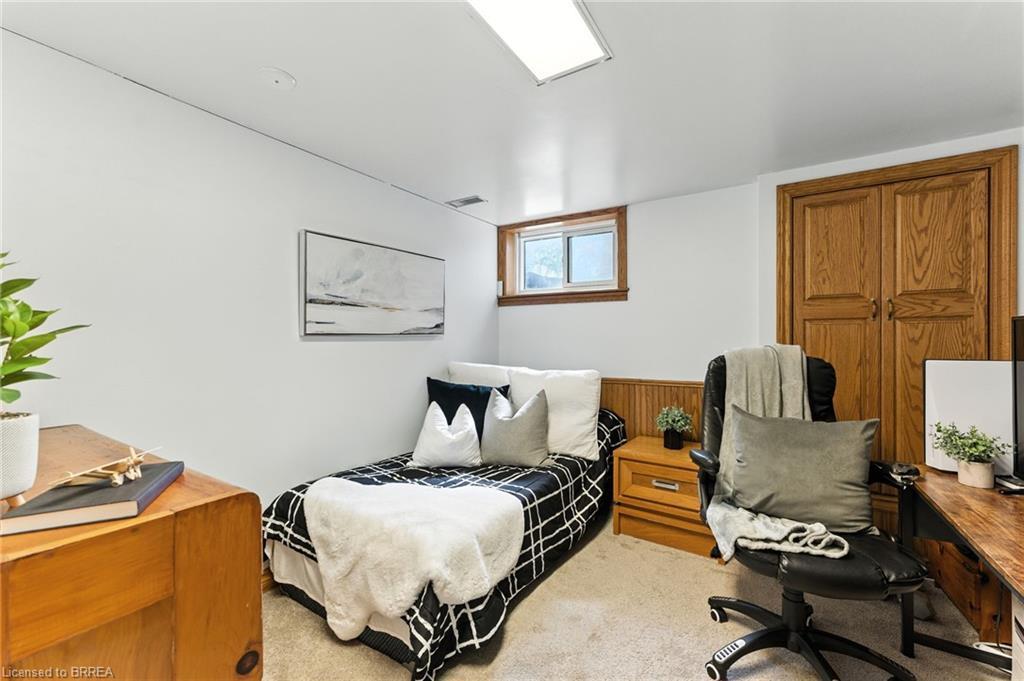 22 Mccammon Street, Paris, ON - Indoor