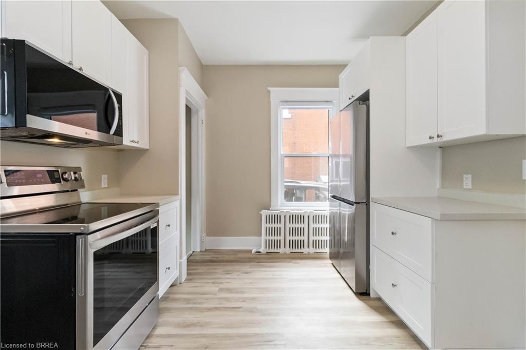 179 Grey Street, Brantford, ON - Indoor Photo Showing Kitchen