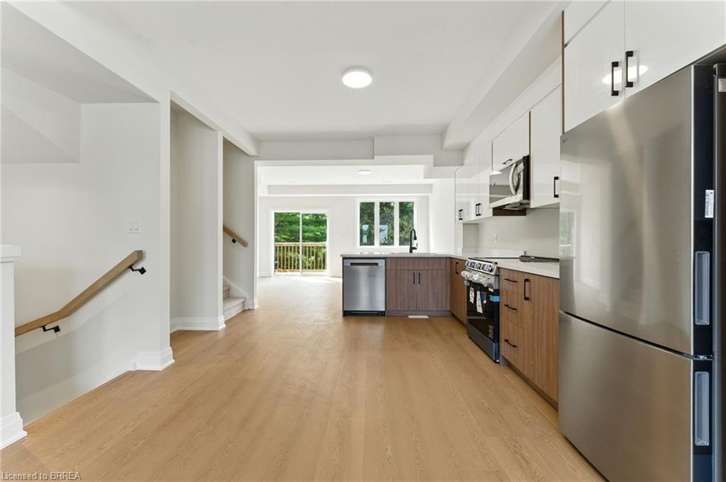 3-161 Fifth Avenue, Brantford, ON - Indoor Photo Showing Kitchen