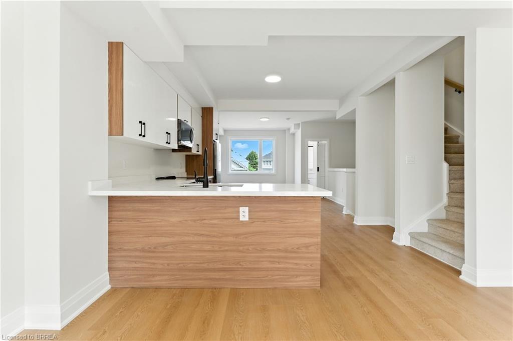 3-161 Fifth Avenue, Brantford, ON - Indoor Photo Showing Kitchen
