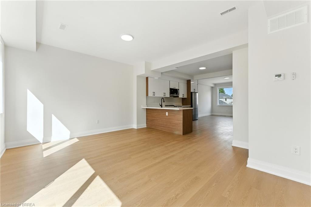 3-161 Fifth Avenue, Brantford, ON - Indoor