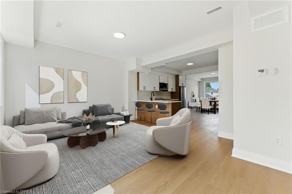 3-161 Fifth Avenue, Brantford, ON - Indoor Photo Showing Living Room