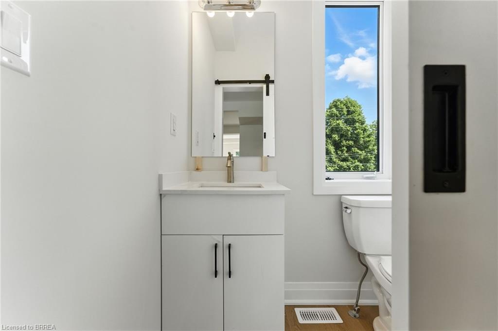 3-161 Fifth Avenue, Brantford, ON - Indoor Photo Showing Bathroom