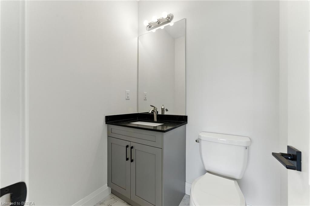 3-161 Fifth Avenue, Brantford, ON - Indoor Photo Showing Bathroom