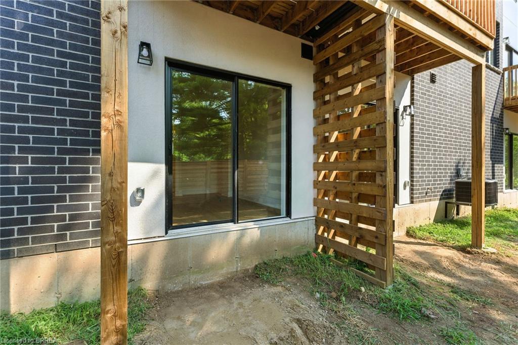 3-161 Fifth Avenue, Brantford, ON - Outdoor