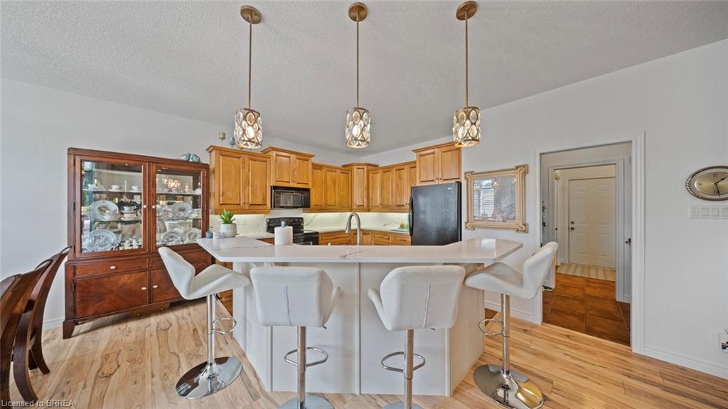 424 Lakeview Drive, Woodstock, ON - Indoor Photo Showing Kitchen