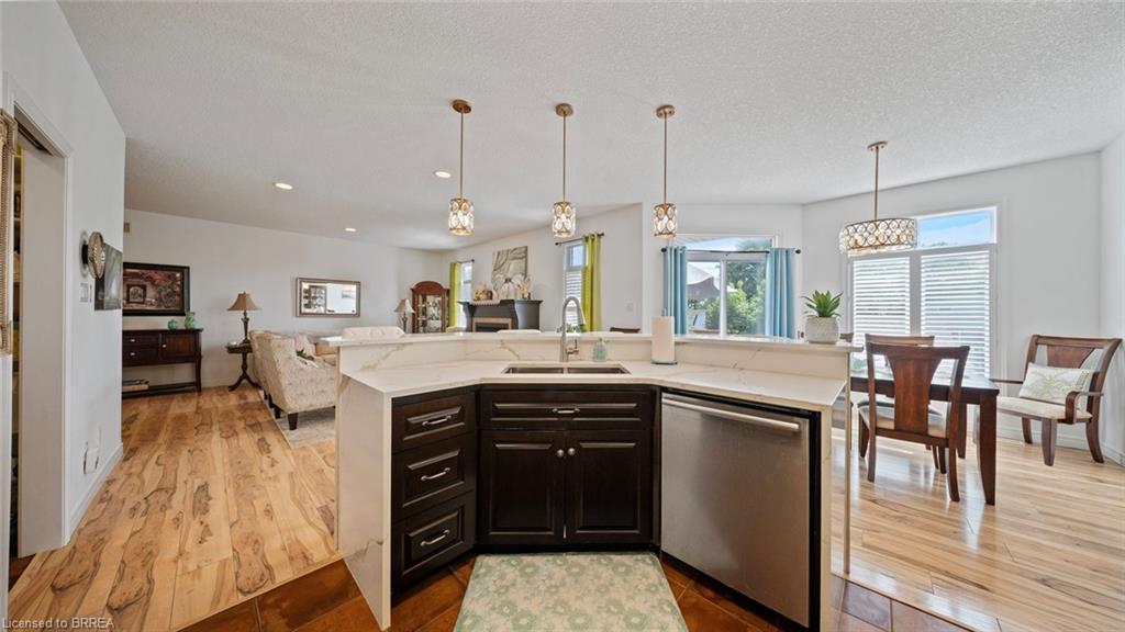 424 Lakeview Drive, Woodstock, ON - Indoor Photo Showing Kitchen