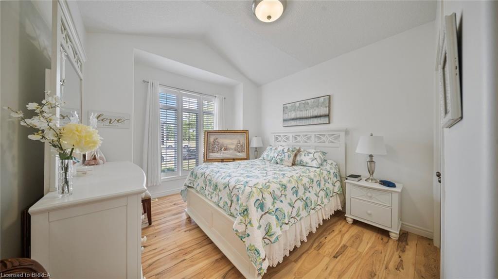 424 Lakeview Drive, Woodstock, ON - Indoor Photo Showing Bedroom