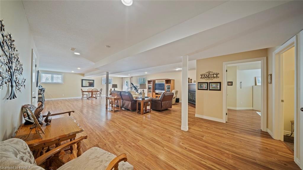 424 Lakeview Drive, Woodstock, ON - Indoor