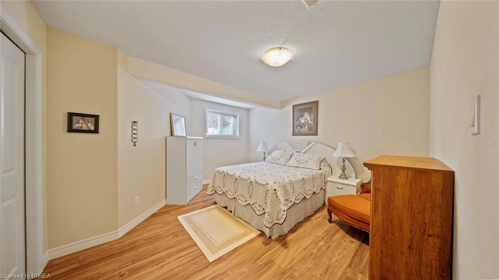 424 Lakeview Drive, Woodstock, ON - Indoor Photo Showing Bedroom