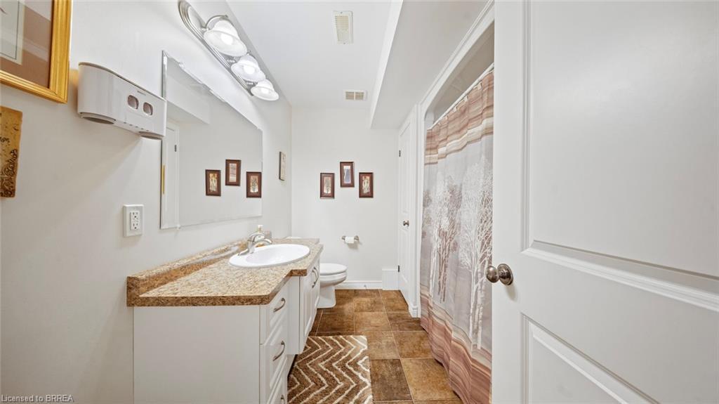 424 Lakeview Drive, Woodstock, ON - Indoor