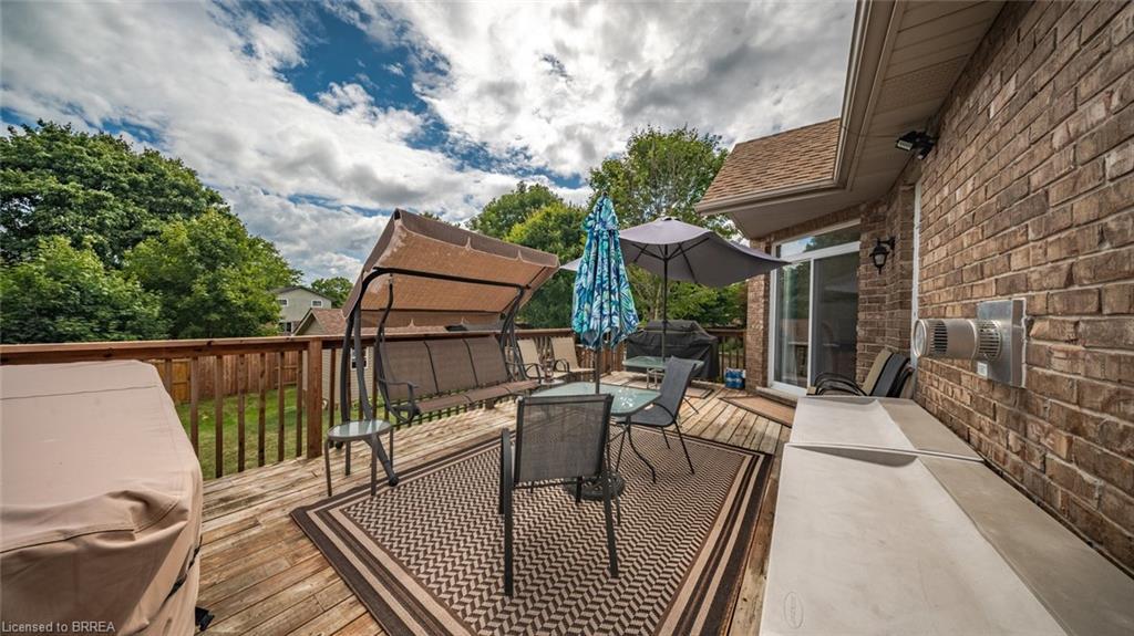 424 Lakeview Drive, Woodstock, ON - Outdoor With Deck Patio Veranda With Exterior