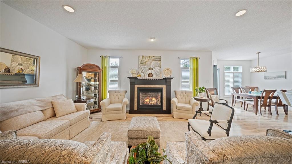 424 Lakeview Drive, Woodstock, ON - Indoor Photo Showing Living Room With Fireplace