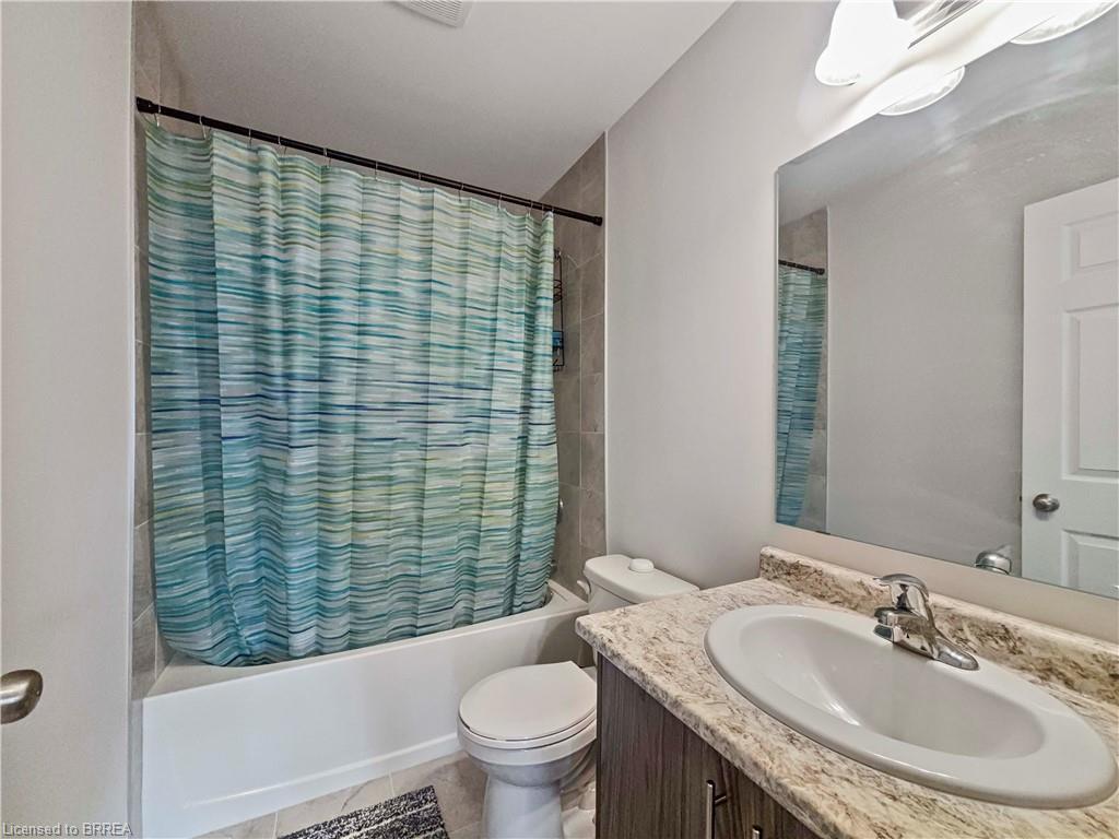 95-677 Park Road N, Brantford, ON - Indoor Photo Showing Bathroom