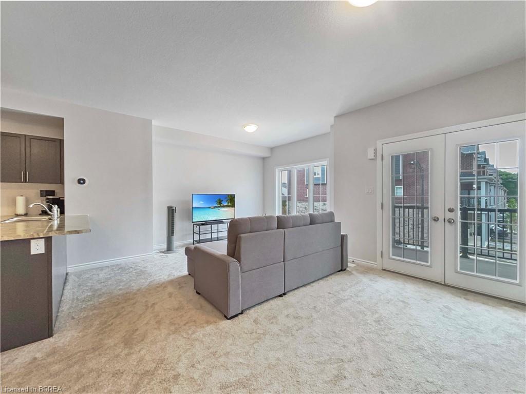 95-677 Park Road N, Brantford, ON - Indoor