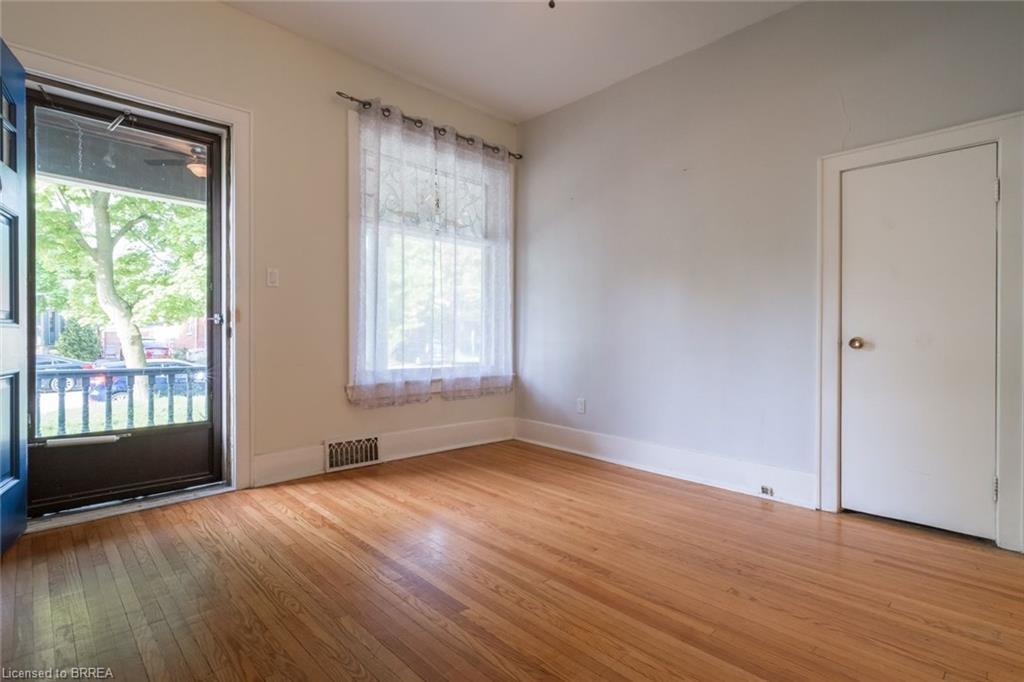 Lower-31 Palmerston Avenue, Brantford, ON - Indoor Photo Showing Other Room
