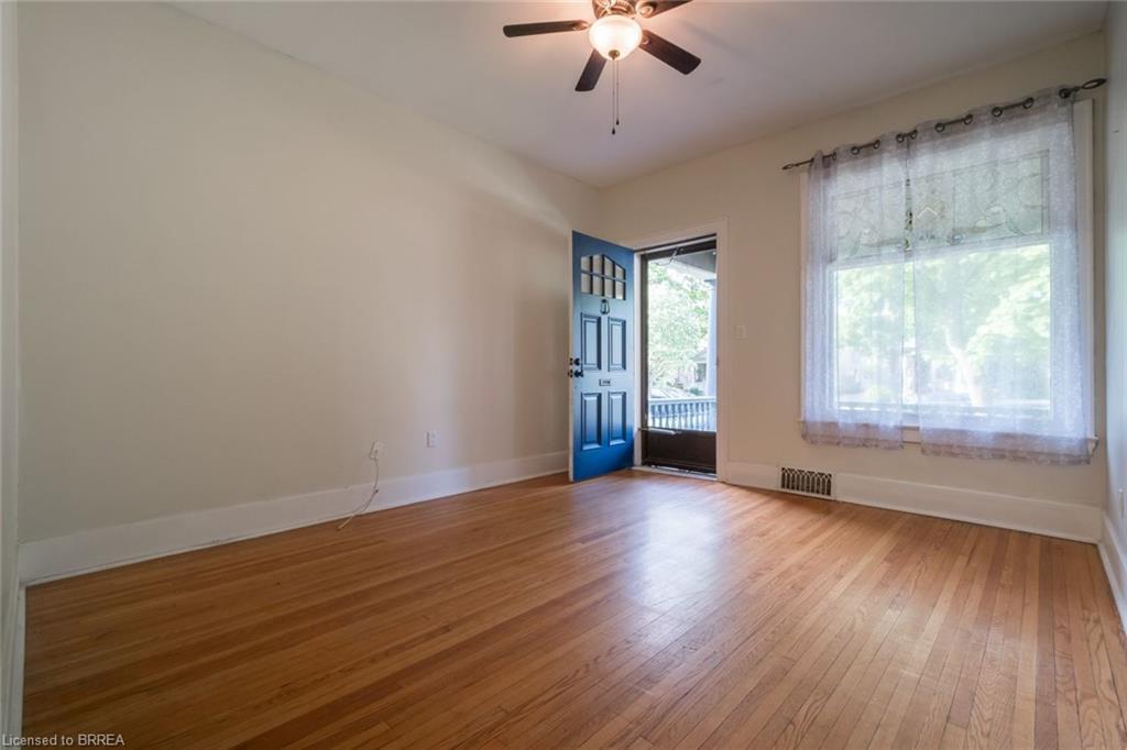 Lower-31 Palmerston Avenue, Brantford, ON - Indoor Photo Showing Other Room