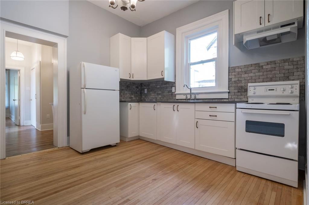 Lower-31 Palmerston Avenue, Brantford, ON - Indoor Photo Showing Kitchen