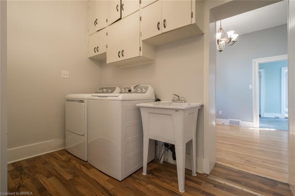 Lower-31 Palmerston Avenue, Brantford, ON - Indoor Photo Showing Laundry Room