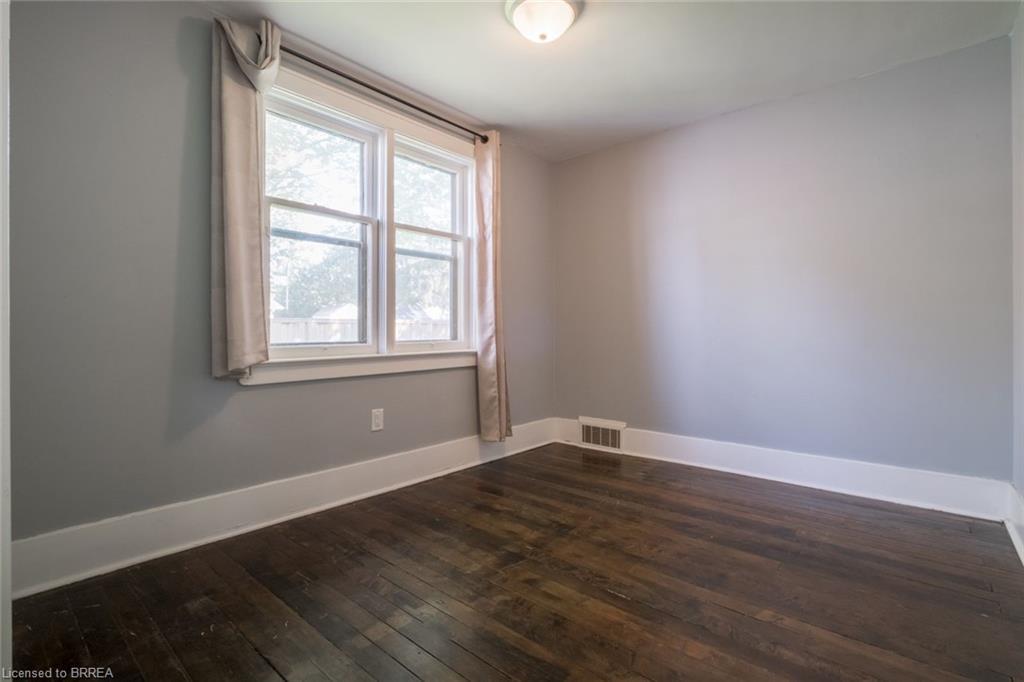 Lower-31 Palmerston Avenue, Brantford, ON - Indoor Photo Showing Other Room