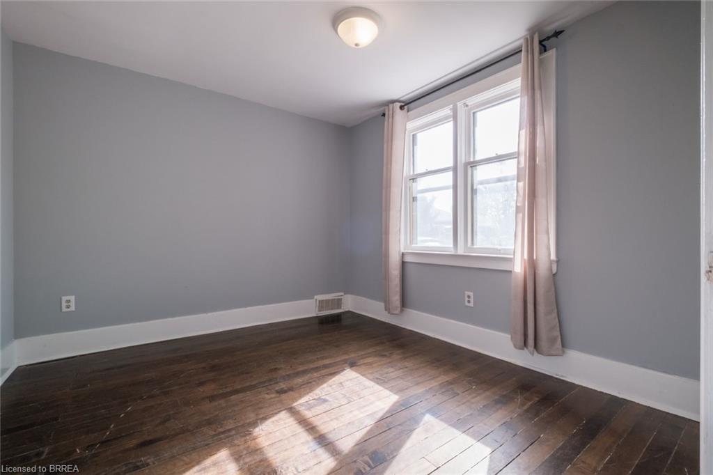 Lower-31 Palmerston Avenue, Brantford, ON - Indoor Photo Showing Other Room