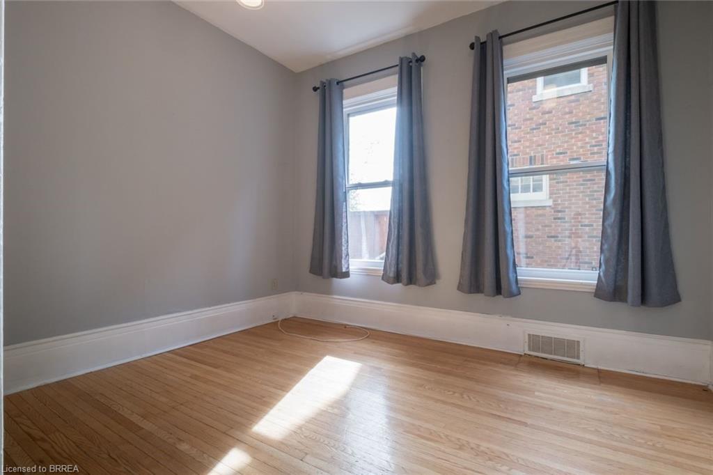 Lower-31 Palmerston Avenue, Brantford, ON - Indoor Photo Showing Other Room