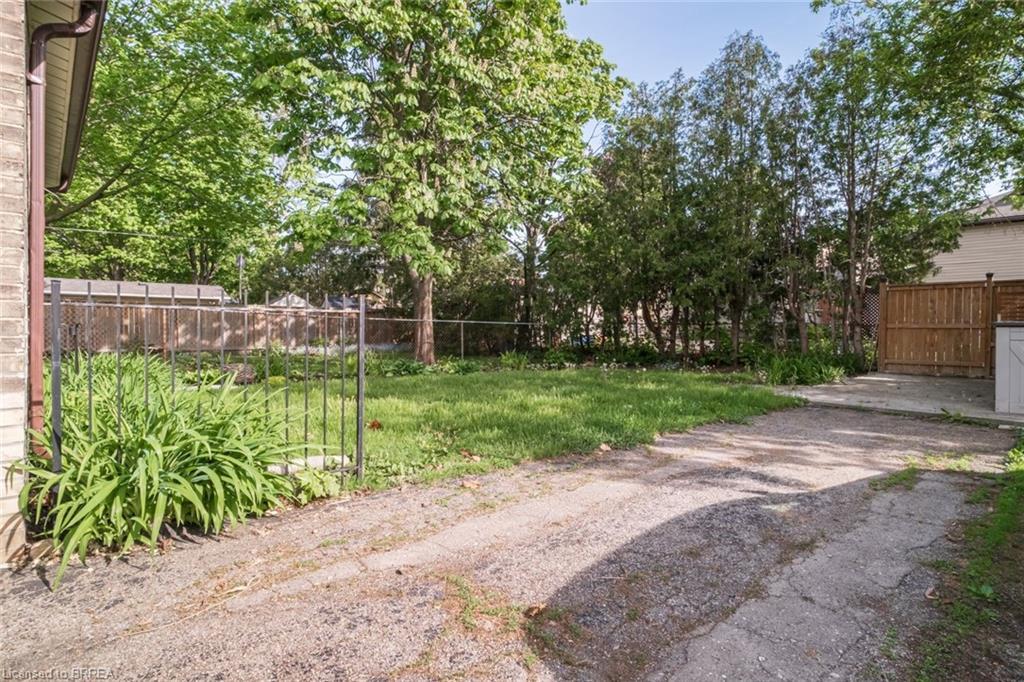 Lower-31 Palmerston Avenue, Brantford, ON - Outdoor
