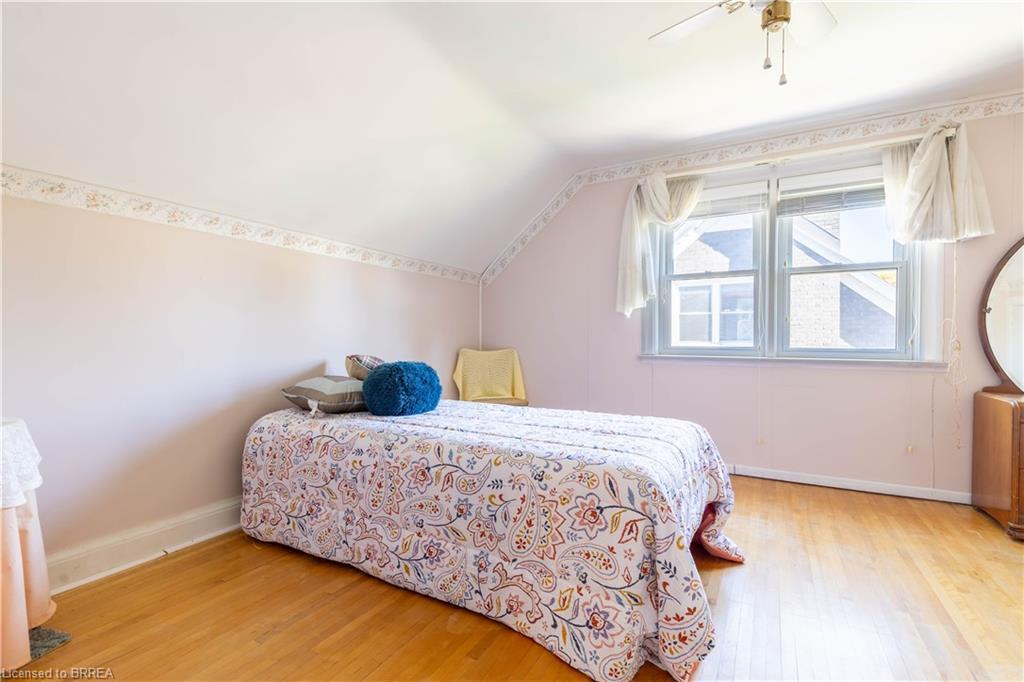 154 Talbot Street, Kitchener, ON - Indoor Photo Showing Bedroom