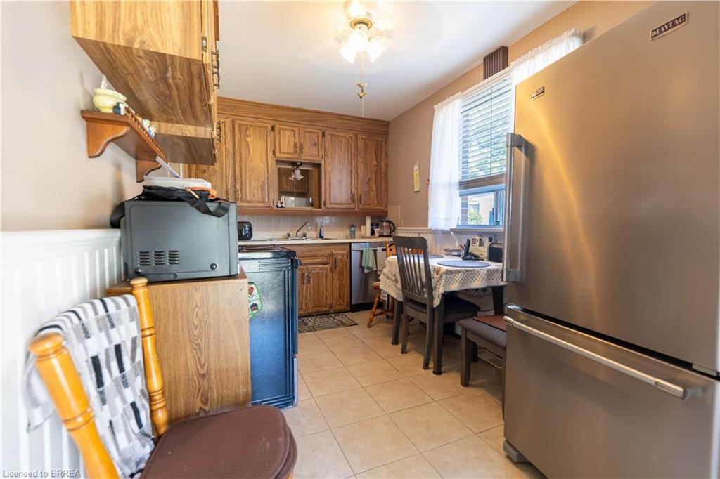 154 Talbot Street, Kitchener, ON - Indoor Photo Showing Kitchen
