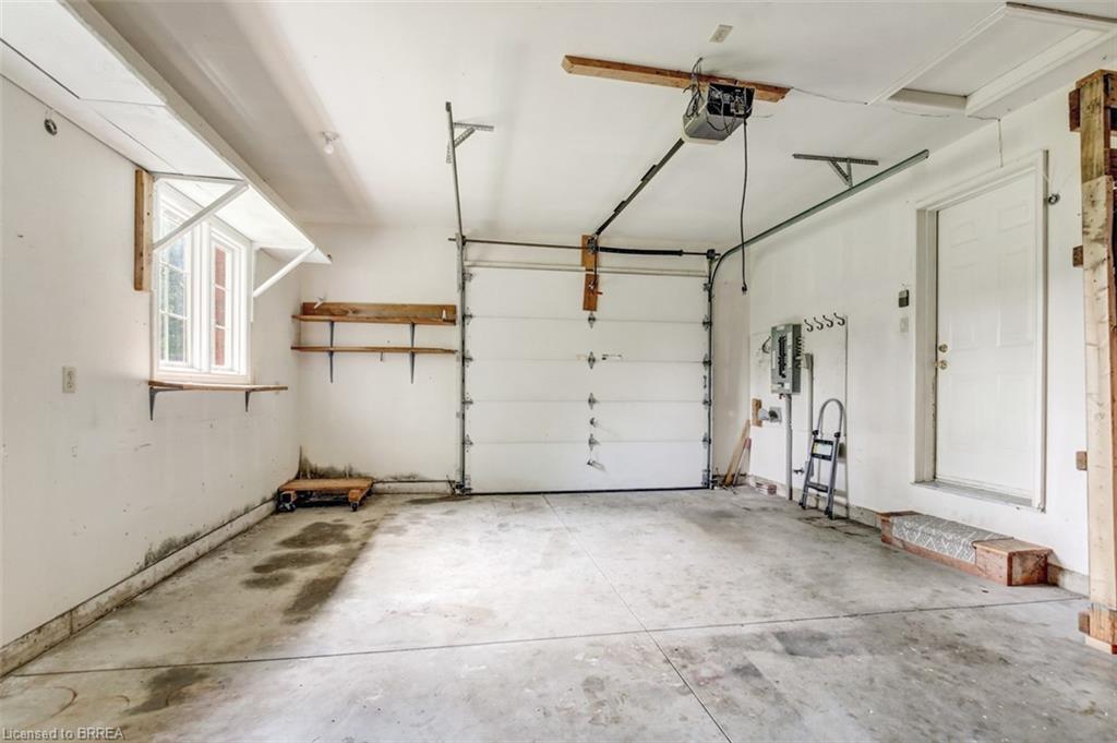 80 Race Street, Paris, ON - Indoor Photo Showing Garage