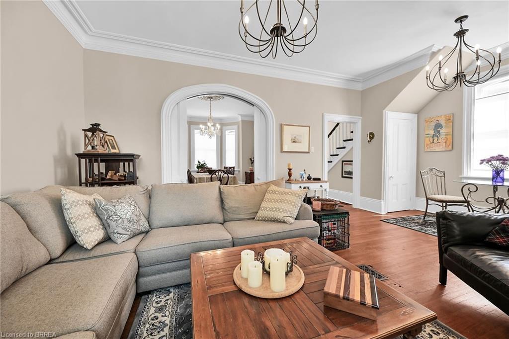 40 Locke Street S, Hamilton, ON - Indoor Photo Showing Living Room