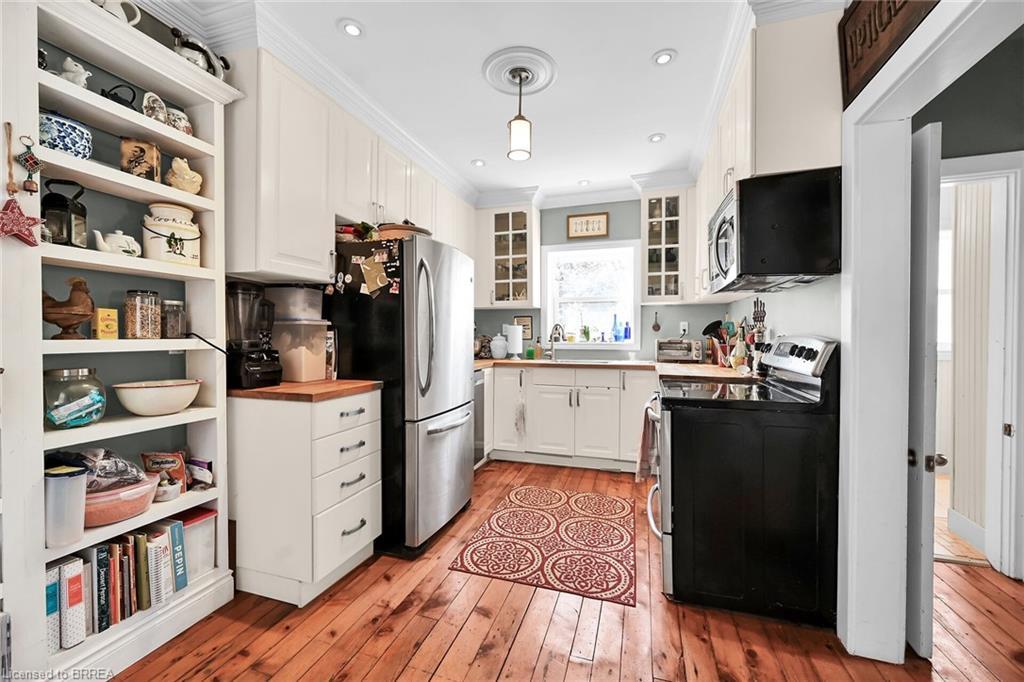 40 Locke Street S, Hamilton, ON - Indoor Photo Showing Kitchen