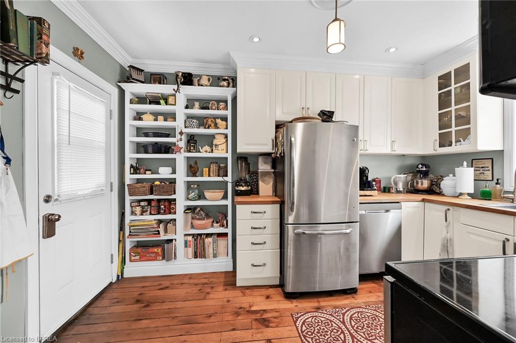 40 Locke Street S, Hamilton, ON - Indoor Photo Showing Kitchen