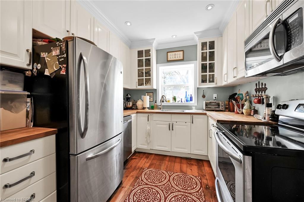 40 Locke Street S, Hamilton, ON - Indoor Photo Showing Kitchen