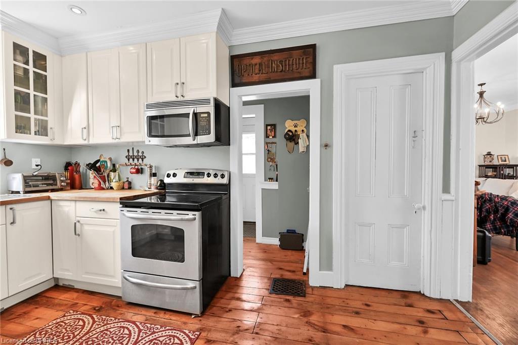 40 Locke Street S, Hamilton, ON - Indoor Photo Showing Kitchen