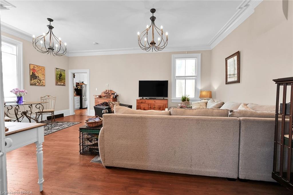 40 Locke Street S, Hamilton, ON - Indoor Photo Showing Living Room