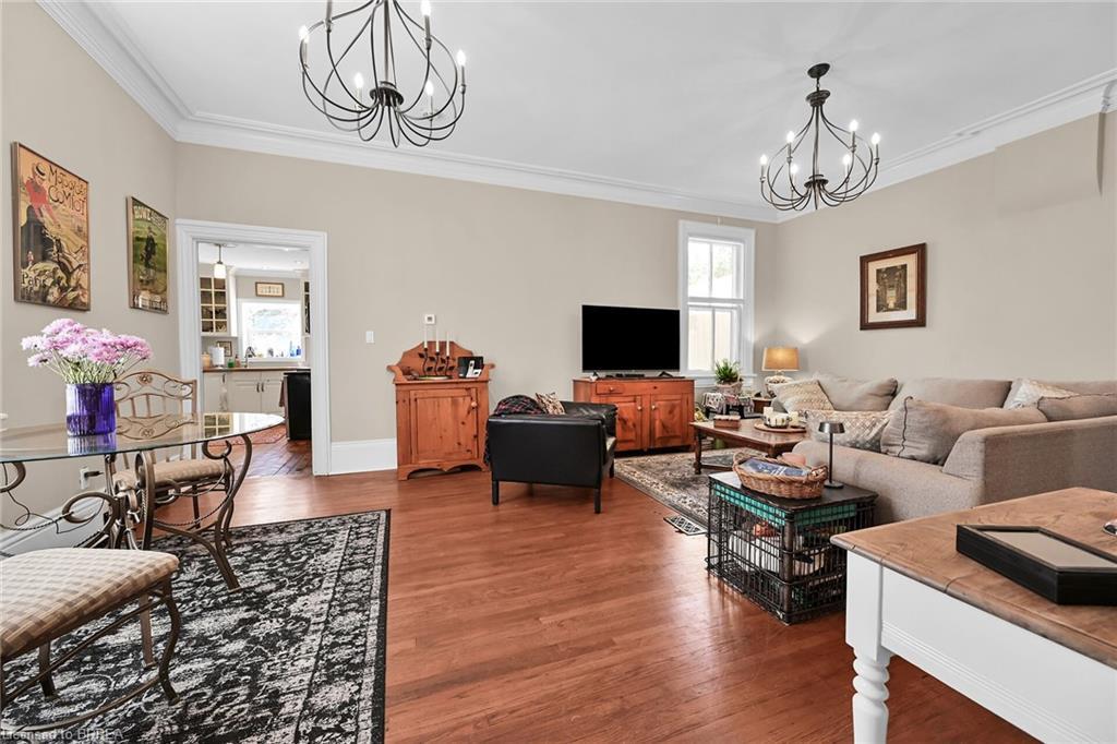 40 Locke Street S, Hamilton, ON - Indoor Photo Showing Living Room