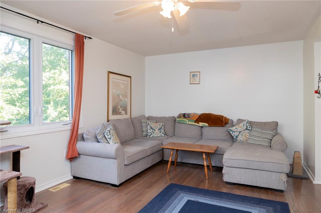 47 Walnut Street, Brantford, ON - Indoor Photo Showing Living Room