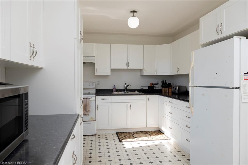 47 Walnut Street, Brantford, ON - Indoor Photo Showing Kitchen With Double Sink