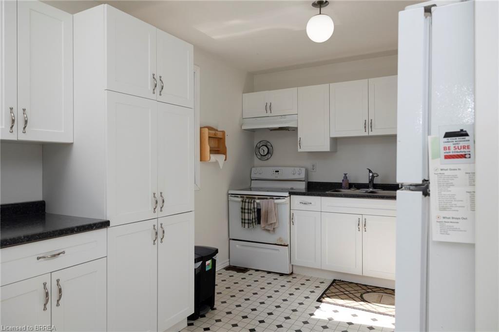 47 Walnut Street, Brantford, ON - Indoor Photo Showing Kitchen With Double Sink