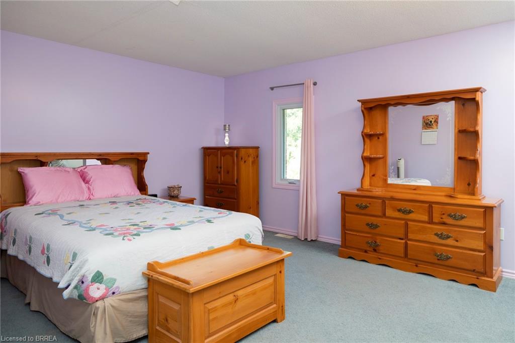 47 Walnut Street, Brantford, ON - Indoor Photo Showing Bedroom