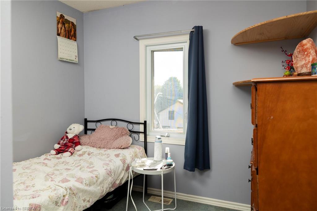 47 Walnut Street, Brantford, ON - Indoor Photo Showing Bedroom