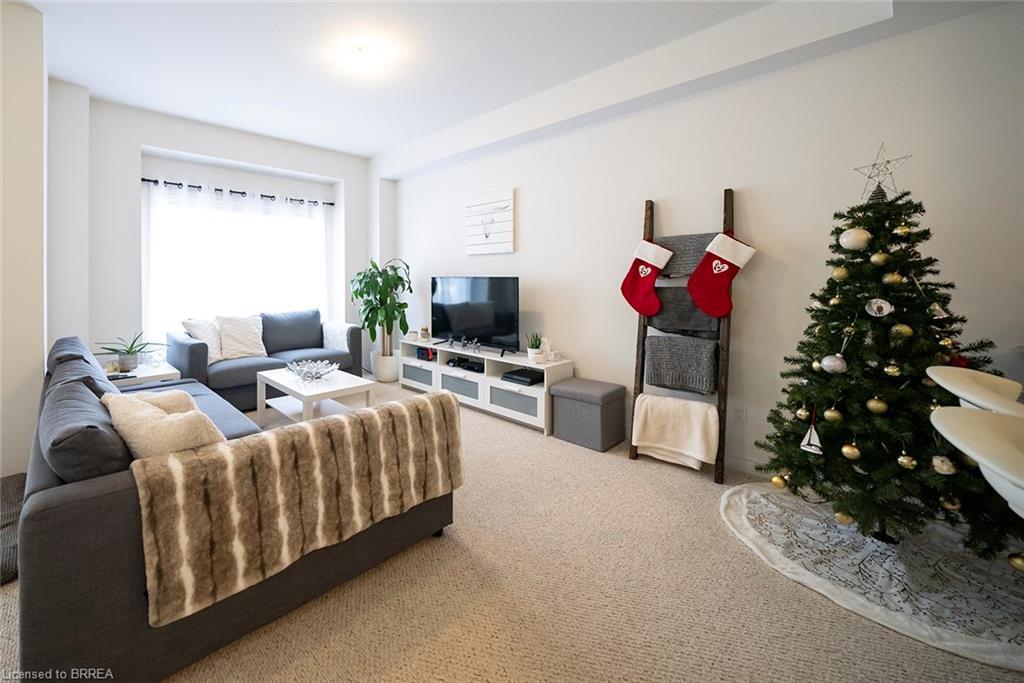 119-77 Diana Avenue, Brantford, ON - Indoor Photo Showing Living Room