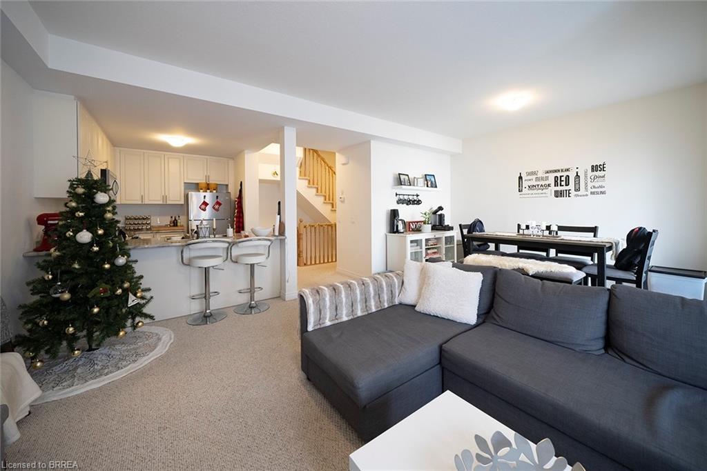119-77 Diana Avenue, Brantford, ON - Indoor Photo Showing Living Room