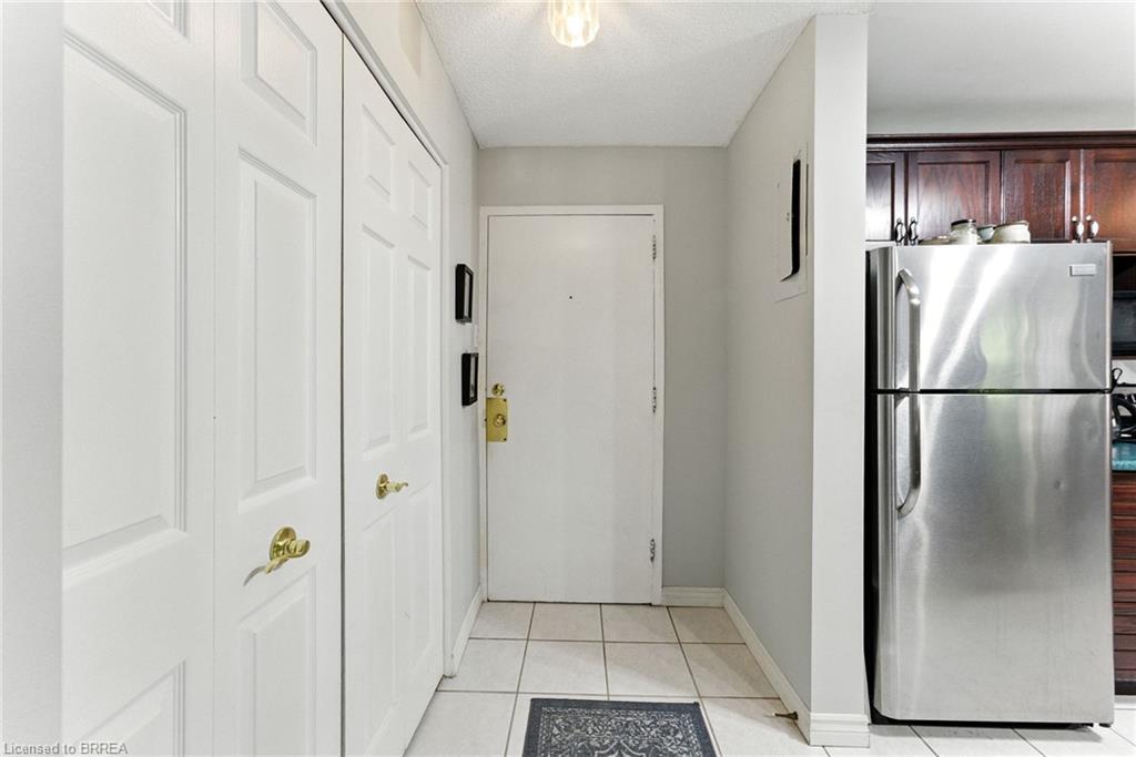 7-612 Grey Street, Brantford, ON - Indoor