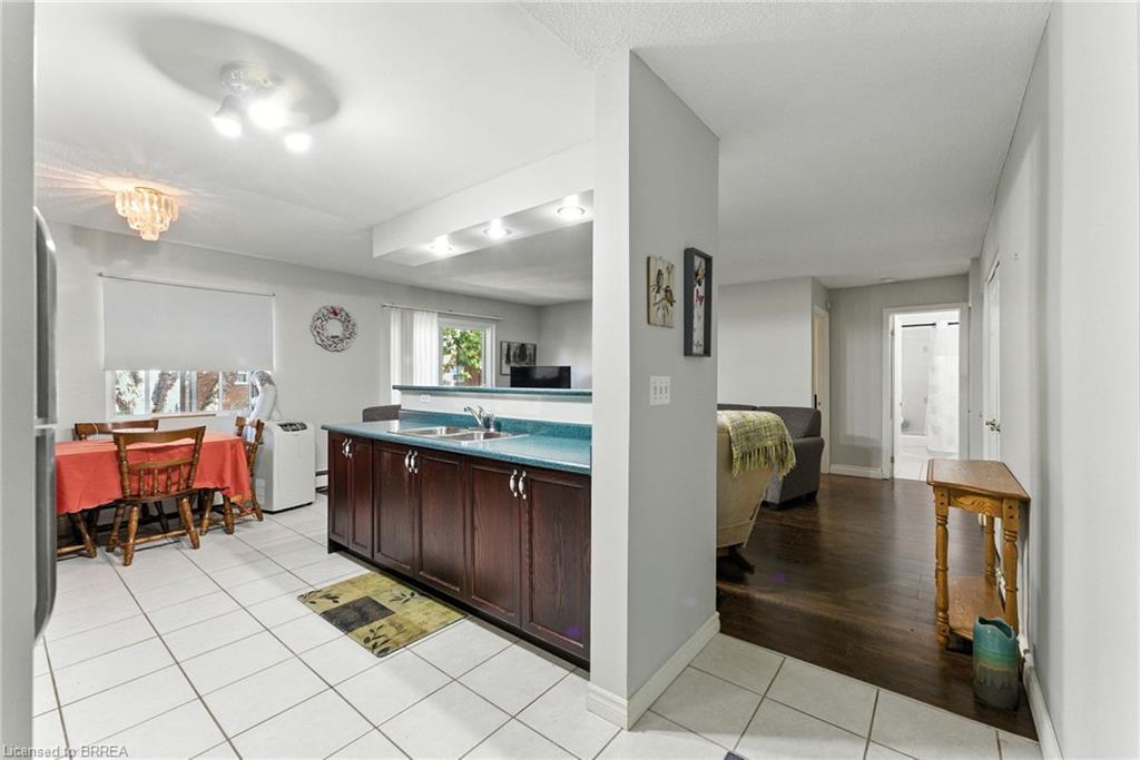 7-612 Grey Street, Brantford, ON - Indoor Photo Showing Other Room