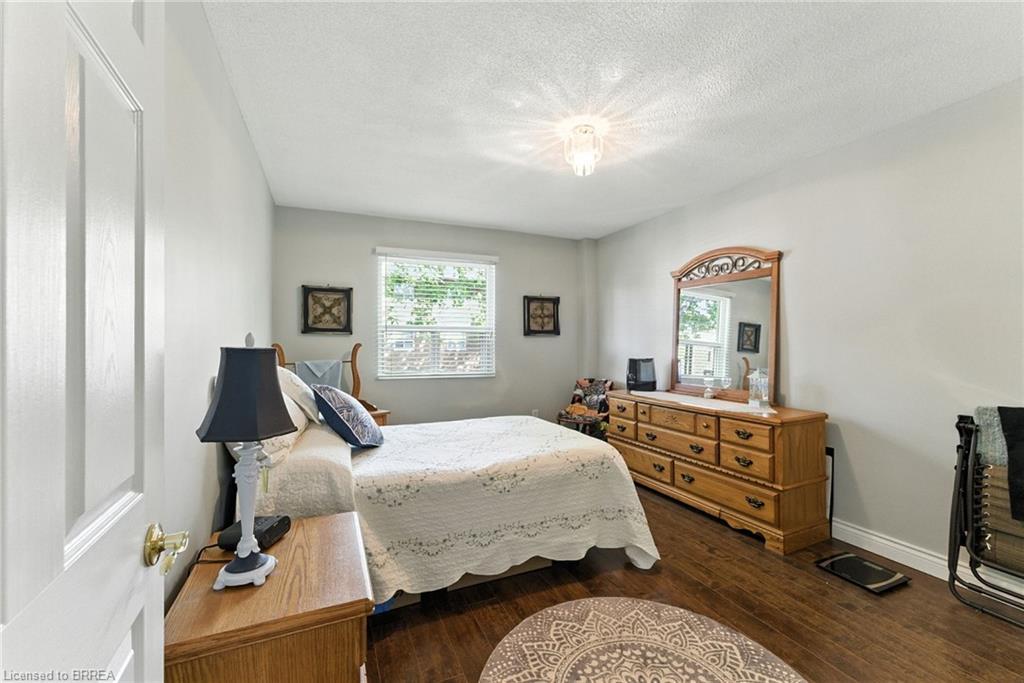 7-612 Grey Street, Brantford, ON - Indoor Photo Showing Bedroom